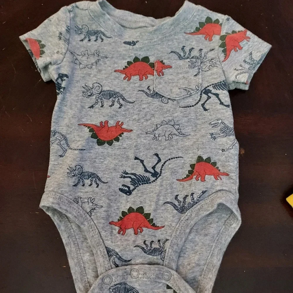 Lot of 5 Carter's Baby Boy Bodysuits in Size 6M